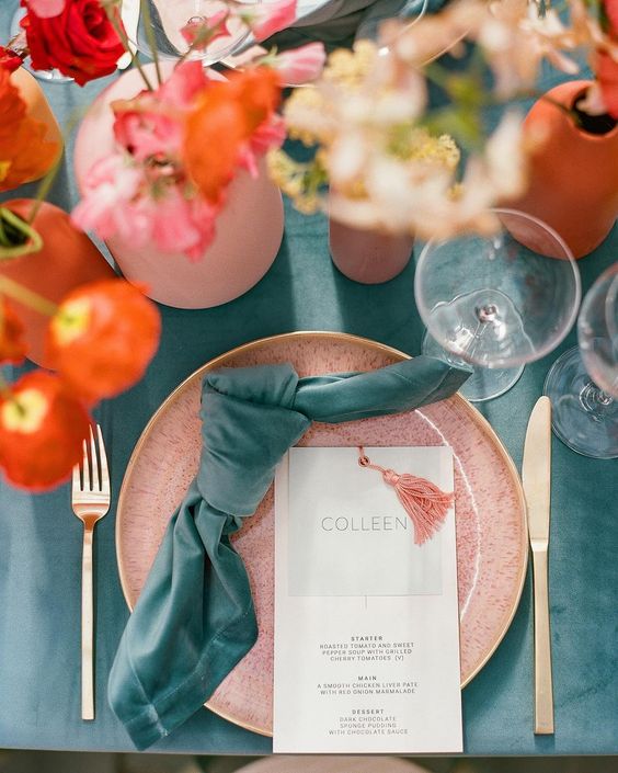 Velvet linens add more subtle details to your wedding.